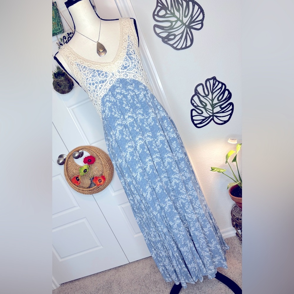 Boho Lace-Top Blue Floral Maxi Dress